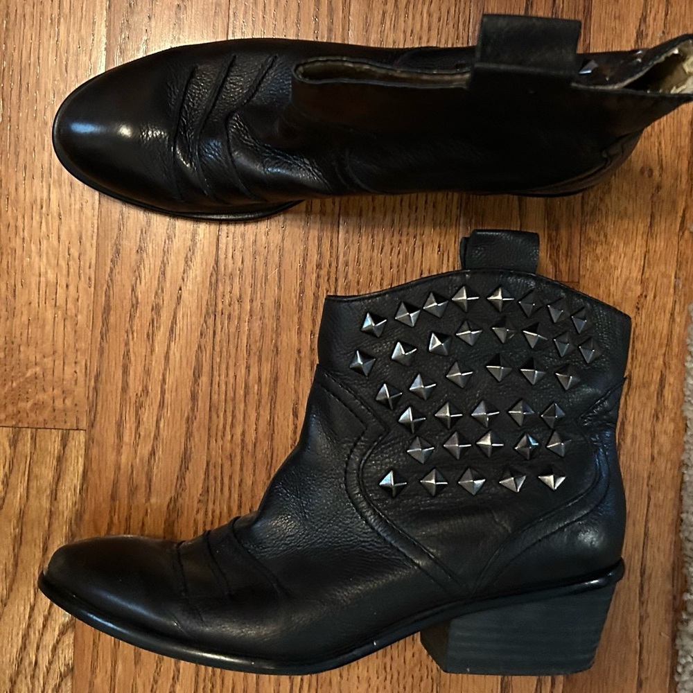Women’s short Rachel western boot leather, sz 6